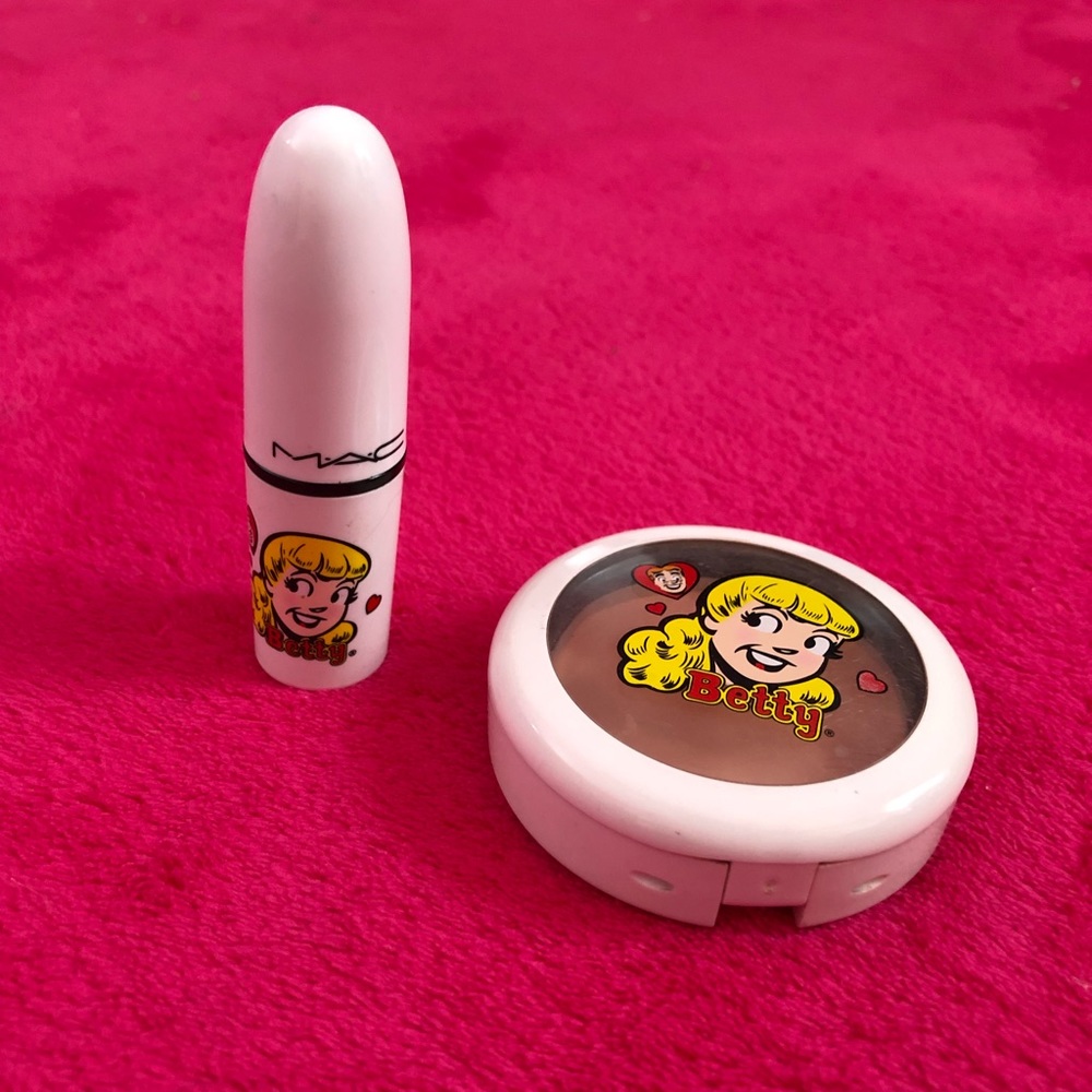 MAC ARCHIE COMIC BETTY LIPSTICK AND BLUSH